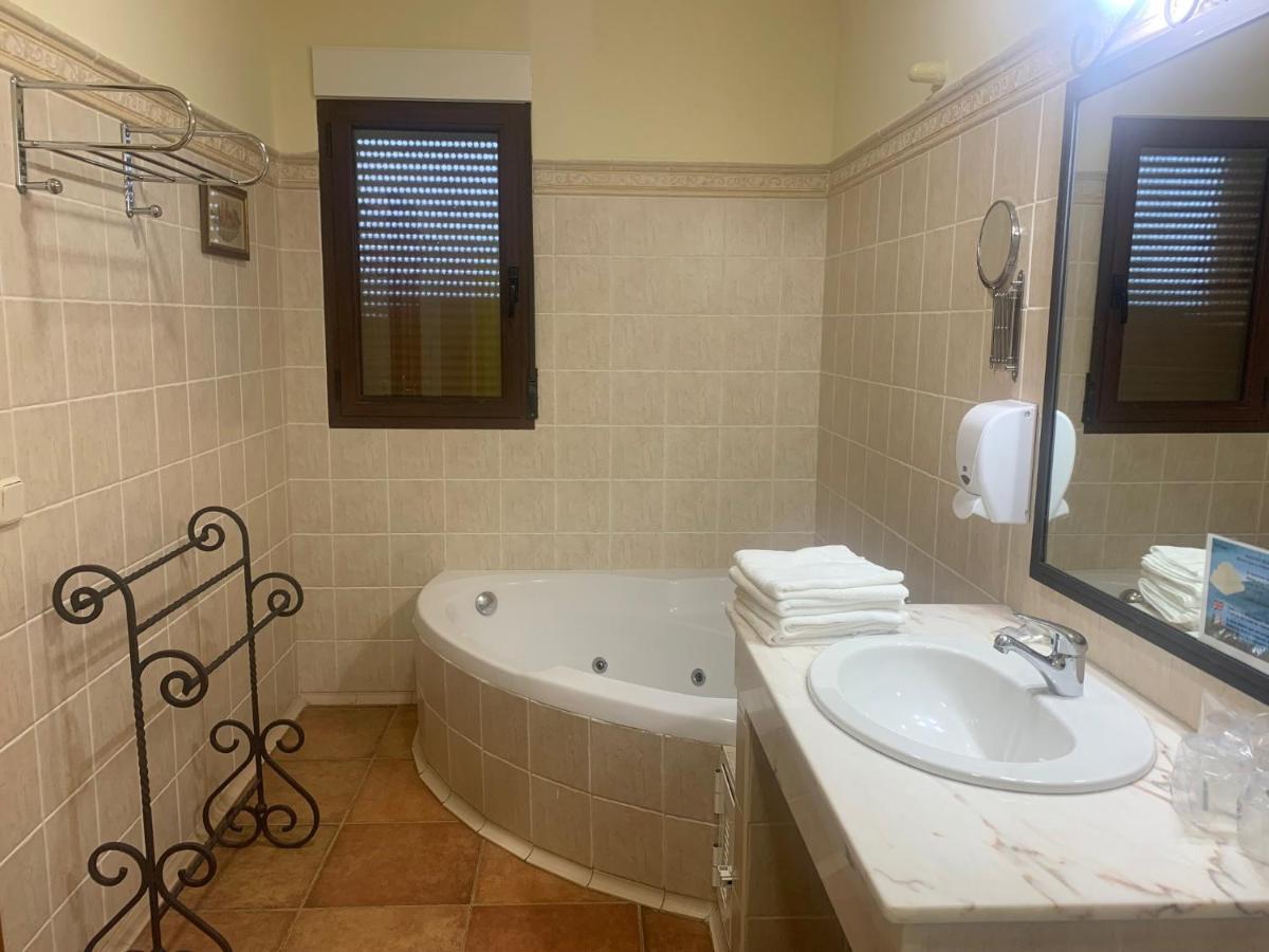 Hotel Langa Cerezo de Abajo Kültér fotó